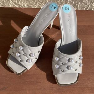 Karl Lagerfeld Paris Amina Pearl Heeled Mule Size 8.5